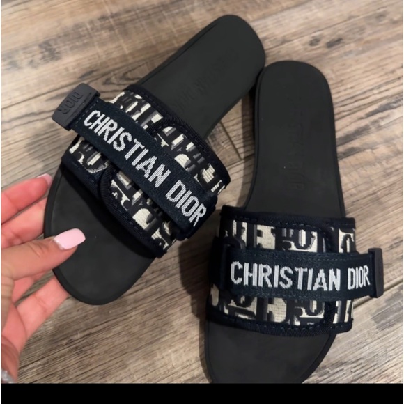 Dio(r)evolution Slide - Picture 1 of 3